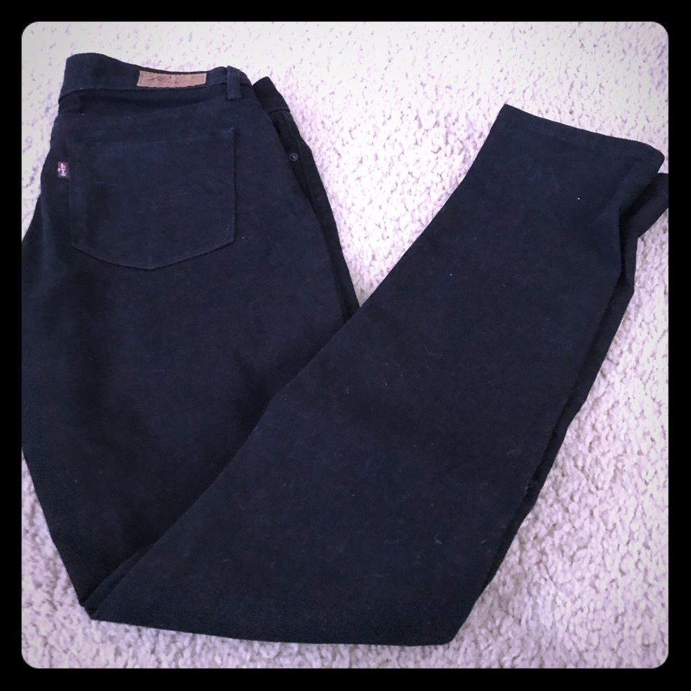 Levi's Demi curve